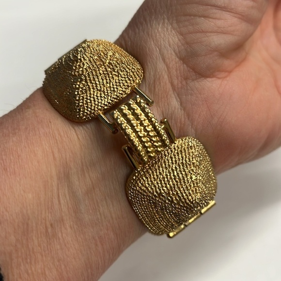 Vintage Goldplated Dome 7” Chunky Bracelet - Picture 11 of 14